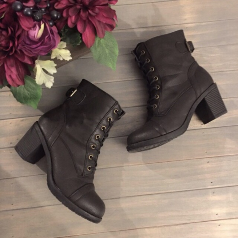 Heeled boots